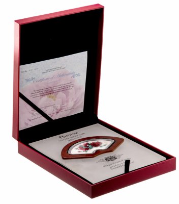 купить Острова Кука 5 долларов 2008 "Пионы - цветы небесной красоты" в футляре на подставке, с сертификатом