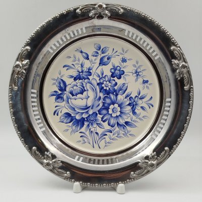 купить Блюдо сервировочное, с прорезным бортом, украшенное изображением цветов на эмалевой вставке, металл, эмаль, деколь, Европа, 1930-1960 гг.