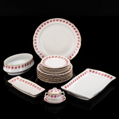 купить Сервиз столовый с орнаментом в виде роз на 5 персон (17 предметов), фарфор, деколь, золочение, Дулевский фарфоровый завод (Дулёво), СССР, 1926-1931 гг.