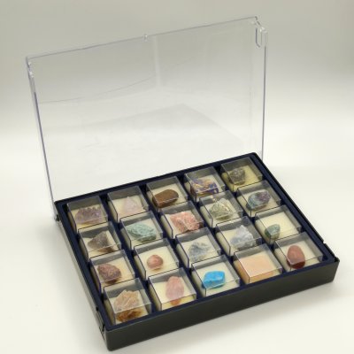 купить Коллекция из 20 минералов «Минералы: Подземные Богатства», издательство "Де Агостини" в сотрудничестве с Государственным геологическим музеем им. В.И. Вернадского, минеральные камни, композитный материал (кейс), Российская Федерация, 2010-2020 гг.