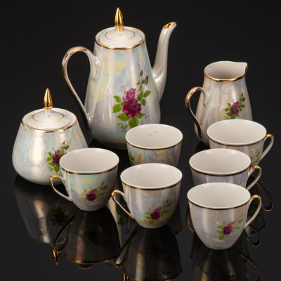 купить Сервиз кофейный с декором в виде роз на 6 персон (9 предметов), фарфор, деколь, люстр, золочение, Ереванский фаянсовый завод, СССР, 1960-1980 гг.