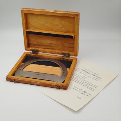 купить Транспортир штурманский в оригинальном футляре со свидетельством о приемке, металл, дерево, СССР, 1974 г.