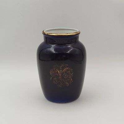 купить Ваза с орнаментальным декором на горлышке и цветочной композицией на тулове, фарфор, крытье кобальтом, золочение, Ленинградский фарфоровый завод (ЛФЗ), СССР, 1950-1960 гг.