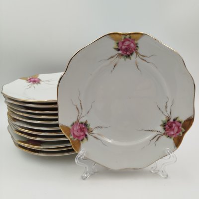купить Набор из 12-ти десертных тарелок с волнистым бортом и цветочным декором, фарфор, деколь, крытье, золочение, Фарфоровый завод «Пролетарий» (Бронница, Мста), СССР, 1927-1930 гг.