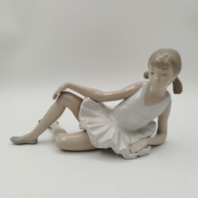 купить Статуэтка "Лежащая балерина", фарфор, роспись, NAO Porcelain, Испания, 1970-2000 гг.
