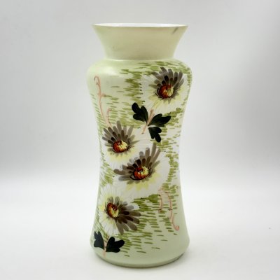 купить Ваза с цветочным декором, украшенная изображением играющих детей, стекло, (молочное), деколь, роспись эмалевыми красками, золочение, Европа, 1930-1960 гг.