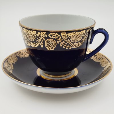 купить Чайная пара "Золотой фриз" кобальтого оттенка, украшенная растительным декором, фарфор, крытье кобальтом, золочение, Ленинградский фарфоровый завод (ЛФЗ), СССР, 1970-1986 гг.