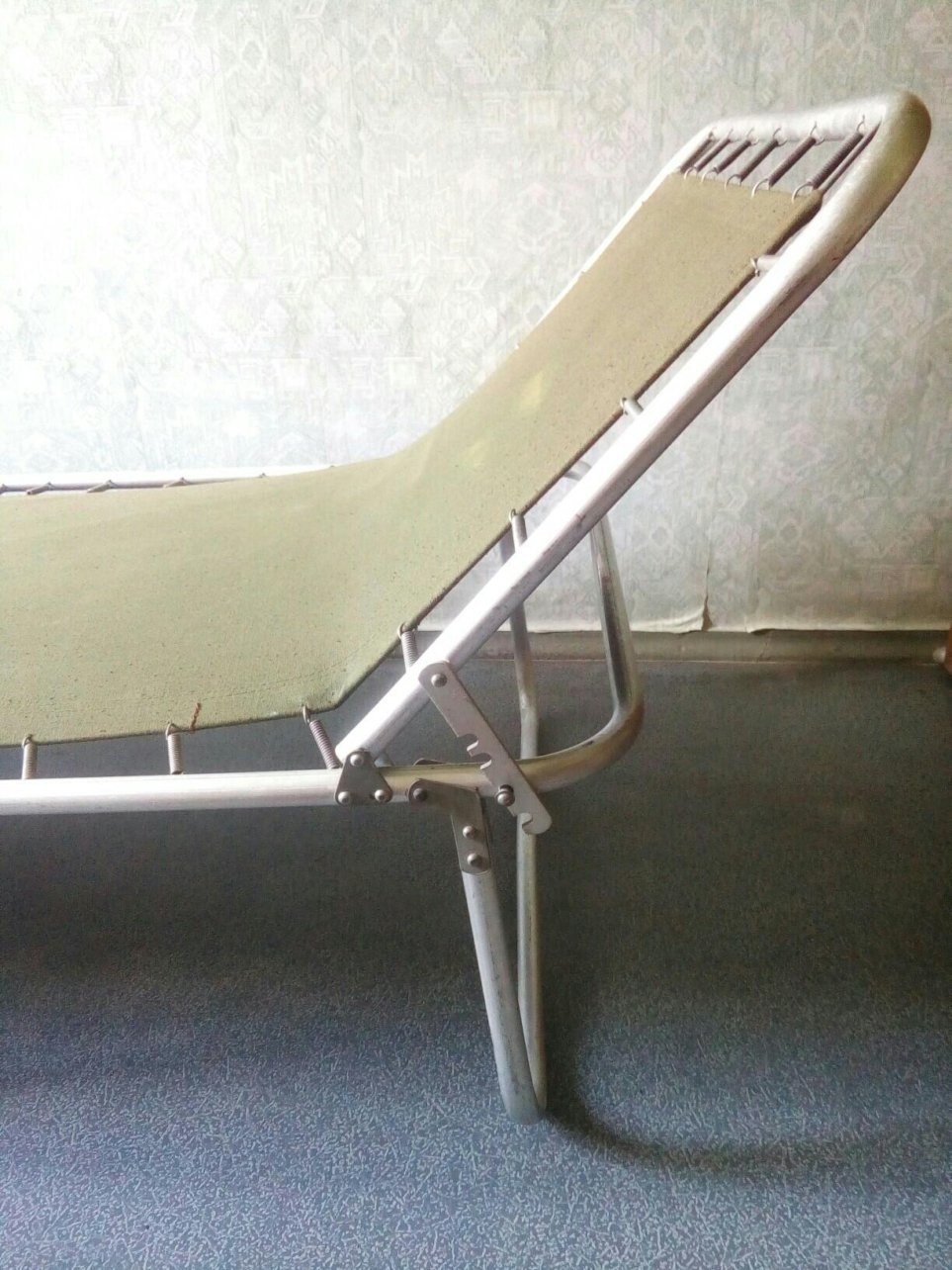 кресло из старой раскладушки