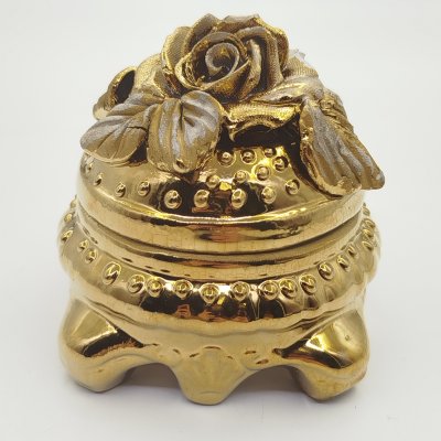 купить Шкатулка (пудренница) с рельефным цветочным декором, керамика, крытье, золочение, Азия, 1990-2015 гг.