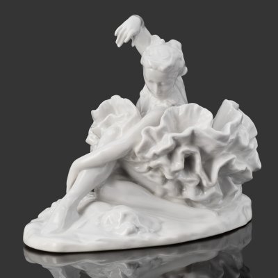 купить Статуэтка «Балерина Г.С. Уланова в концертном номере «Умирающий лебедь» К. Сен-Санса», скульптор Е.А. Янсон-Манизер, фарфор, Ленинградский фарфоровый завод (ЛФЗ), СССР, 1950-1960 гг.