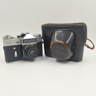 купить Фотоаппарат "Зенит-Е" с объективом "Индустар-50-2"в оригинальном кофре, металл, стекло, пластик, кожа, Красногорский механический завод (КМЗ), СССР, 1976 г.