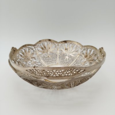 купить Конфетница, выполненная в технике ажурной скани, мельхиор (медь-никель), скань, Мстерская художественная фабрика «Ювелир», СССР, 1970-1990 гг.