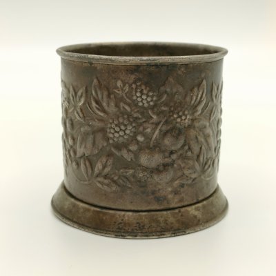 купить Подстаканник "Ягоды", мельхиор (медь-никель), Мстерская художественная фабрика «Ювелир», СССР, 1950-1980 гг.