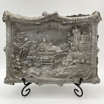 купить Панно настенное, декорированное рельефным изображением пейзажа с замком, металл, литье, Европа, 1970-1990 гг.