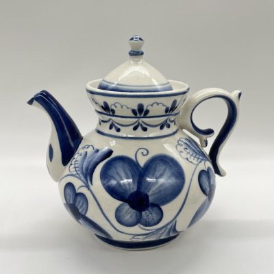 купить Чайник заварочный с расписным цветочным декором, фарфор, роспись, Объединение «Гжель», СССР, 1972-1985 гг.