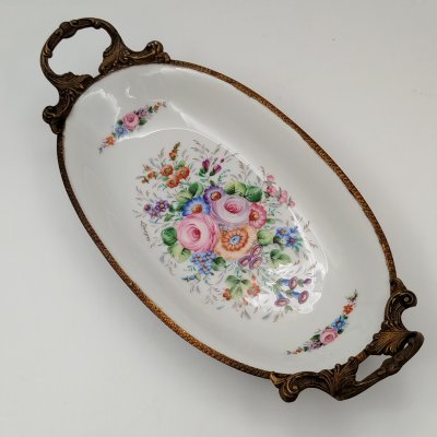 купить Блюдо сервировочное овальное с цветочным декором для закусок в металлической оправе, Ancienne manufacture royale et imperiale de porcelaine, фарфор, деколь, подрисовка, сплав металлов, Johann Seltmann Vohenstrauss, Bavaria, Франция, 1920-1950 гг.