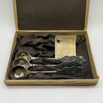 купить Набор чайных ложек на 3 персоны, в оригинальной коробке, металл, картон, текстиль, Казаковское производственное ювелирное объединение (КПЮО), СССР, 1970-1990 гг.