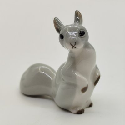 купить Статуэтка "Белочка", скульптор Н.Е. Муратов, фарфор, роспись, Ленинградский фарфоровый завод (ЛФЗ), СССР, 1960-1980 гг.