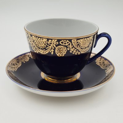 купить Чайная пара "Золотой фриз" кобальтого оттенка, украшенная растительным декором, фарфор, крытье кобальтом, золочение, Ленинградский фарфоровый завод (ЛФЗ), СССР, 1970-1986 гг.