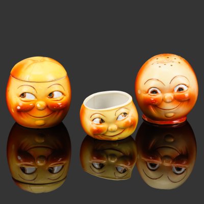 купить Набор для специй из трех антропоморфных предметов в виде голов, фабрика "Schafer & Vater" (предположительно), фарфор, аэрография, роспись, Германия, 1900-1940 гг.