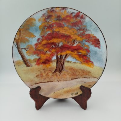 купить Тарелка декоративная с изображением дерева, на подставке, подпись автора (Berthe. S), металл, роспись, эмаль, Западная Европа, 1970-1990 гг.