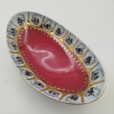 купить Блюдо овальной формы, украшенное изображением различных галантных сцен, фарфор, деколь, крытье, золочение, Bavaria Porzellan, Германия, 1950-1970 гг.