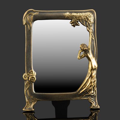 купить Маленькое французское зеркало с девушкой, бронза, патина, Российская Федерация, 2025 г.