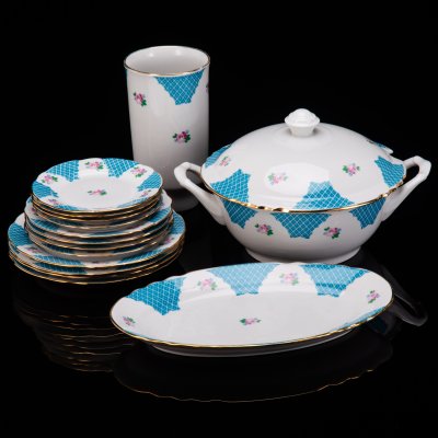 купить Сервиз столовый в бело-голубой гамме с декором в виде роз на 4 персон (15 предметов), фарфор, деколь, Дулевский фарфоровый завод (Дулёво), СССР, 1987 г.