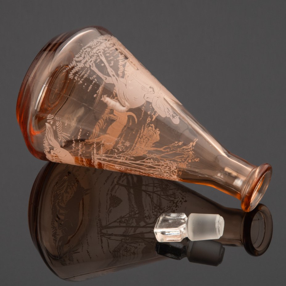 Штоф (графин) для подачи крепких напитков, декорированный сценой охоты ...