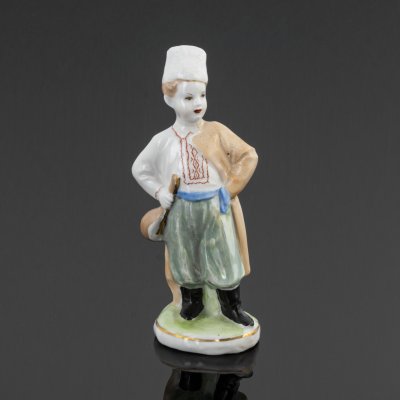 Купить Статуэтка «Украинец», скульптор А. Д.Бржезицкая, фарфор, роспись, люстр, Дулевский фарфоровый завод (Дулёво), СССР, 1950-1960 гг.