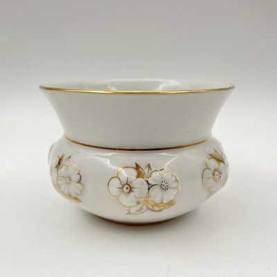 купить Ваза миниатюрная "Полевые цветы", скульптор А.А. Лепорская, художник Л.В. Протопопова, фарфор, золочение, Ленинградский фарфоровый завод (ЛФЗ), СССР, 1950-1960 гг.