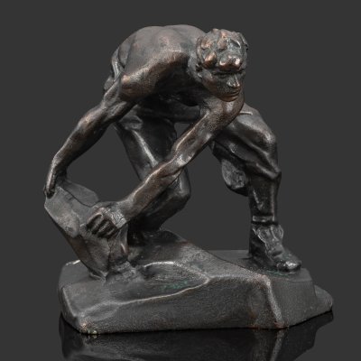 купить Скульптура "Булыжник — оружие пролетариата", автор Шадр Иван Дмитриевич, чугун, крашение, СССР, 1960-1980 гг.