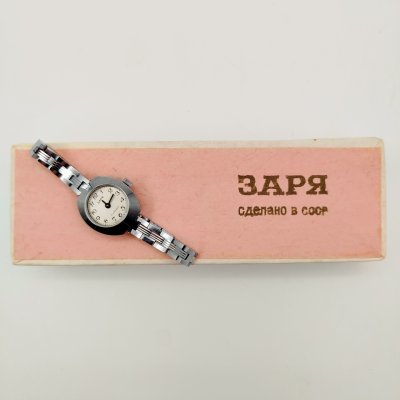 купить Часы наручные "Заря" в оригинальной упаковке с документами, металл, стекло, картон, Пензенский часовой завод, СССР, 1991 г.