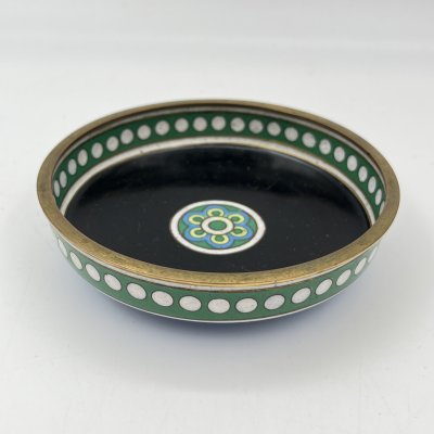 купить Розетка декоративная (блюдце) с изображением цветка на черном фоне, латунь, перегородчатая эмаль (клуазоне), Китай, 1940-1960 гг.