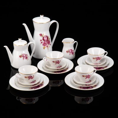 купить Сервиз чайно-кофейный c цветочным декором в пурпурной гамме на 4 персоны (19 предметов), фарфор, деколь, золочение, Freiberger Porzellan, ГДР, 1970-1990 гг.