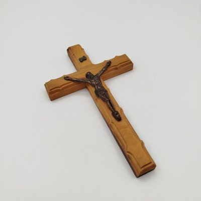 купить Крест настенный, католический "Распятие Христово", дерево, латунь, Западная Европа, 1980-2000 гг.