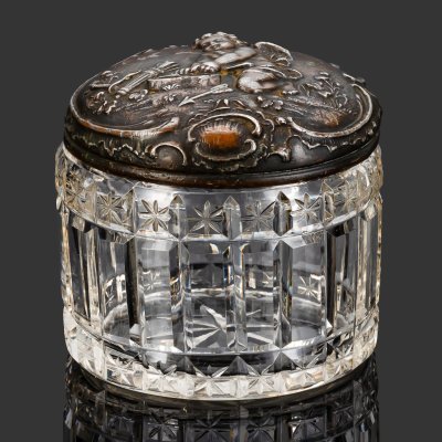 купить Шкатулка "Амур, точащий стрелу", стекло, гранение, резьба, сплав металлов, Европа, 1900-1930 гг.