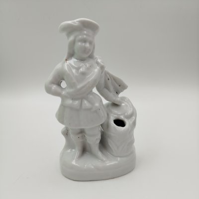 купить Статуэтка - карандашница "Кавалер в берете", фарфор, Европа, 1970-1990 гг.