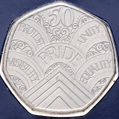 купить Великобритания 50 пенсов 2022 "50 лет прайда" в коинкарте