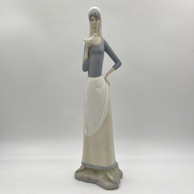 купить Статуэтка "Девушка с голубем в руке" в стилистике Lladro, фарфор, роспись, Испания, 1970-1978 гг.
