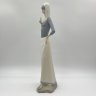 Купить Статуэтка "Девушка с голубем в руке" в стилистике Lladro, фарфор, роспись, Испания, 1970-1978 гг.
