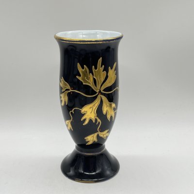 купить Вазочка для цветов с растительным декором, фарфор, кобальт, золочение, Graf Von Henneberg Porzellan, 1777 Jlmenau, ГДР, 1934-1949 гг.