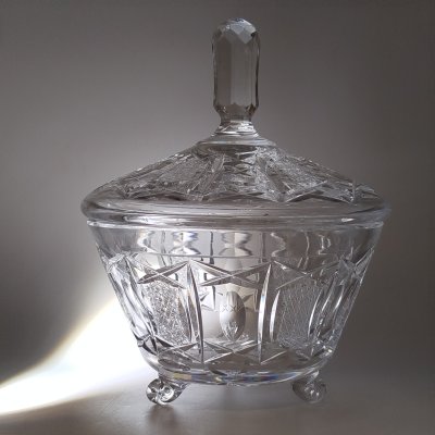 купить Ваза-конфетница на фигурных ножках с крышкой, хрусталь, алмазная грань, Европа, 1970-1990 гг.
