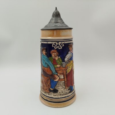 купить Кружка пивная с крышкой и рельефным декором "В трактире", керамика, рельеф, золочение, Германия, 1960-1990 гг.