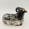 Купить Маслёнка "Баран", фаянс, роспись, Товарищество М.С. Кузнецова, Российская империя, 1890-1917 гг.
