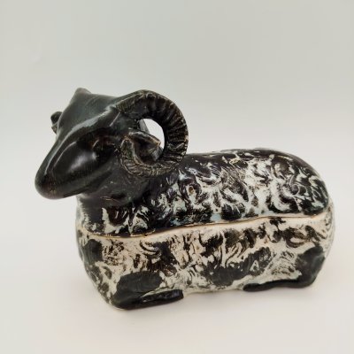 купить Маслёнка "Баран", фаянс, роспись, Товарищество М.С. Кузнецова, Российская империя, 1890-1917 гг.