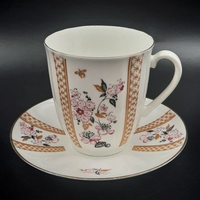 купить Пара кофейная "Яблоневый цвет", форма "Ветерок" (автор формы Т.С. Линчевская), фарфор, деколь, золочение, Ленинградский фарфоровый завод (ЛФЗ), Россия, 1989-2001 гг.