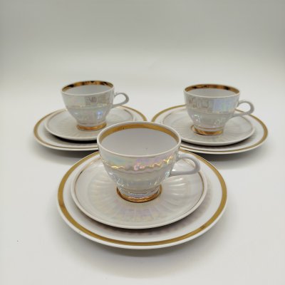 купить Набор из трех кофейных троек с рельефным декором, фарфор, люстр, золочение, Минский фарфорово-фаянсовый завод, СССР, 1968-1983 гг.