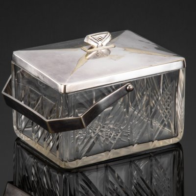 купить Бисквитница/конфетница с крышкой и резным туловом, Ercuis, стекло, резьба, сплав металлов, Франция, 1900-1920 гг.