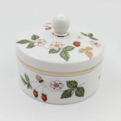 купить Шкатулка "Земляника", фарфор, деколь, золочение, Wedgwood, Великобритания, 2000-2020 гг.